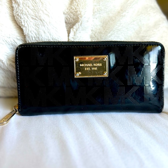 Michael Kors Handbags - Michael Kors Wallet 🖤🖤